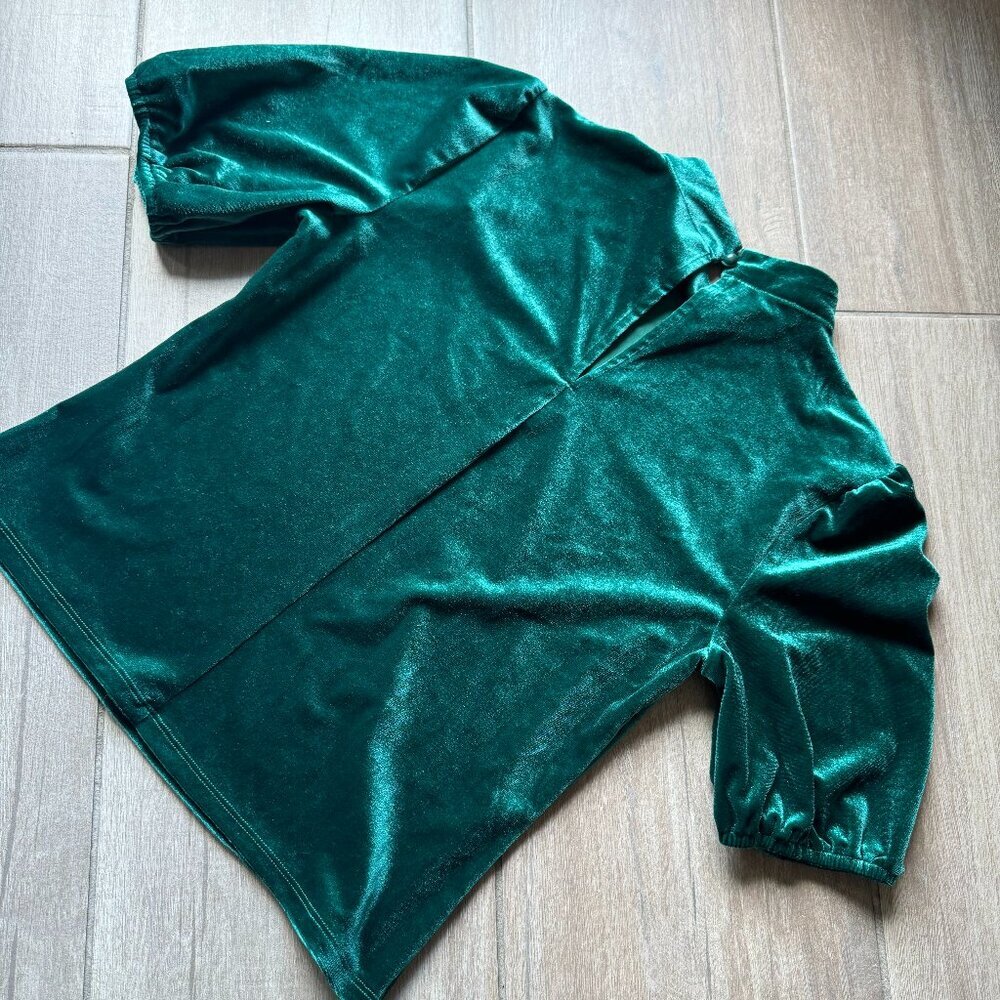 Emerald Green Velvet Puff Sleeve Shirt (Children | Girls | Size L) – NWT - Picture 5 of 5